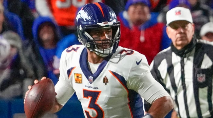 Broncos QB Russell Wilson rolls out of the pocket